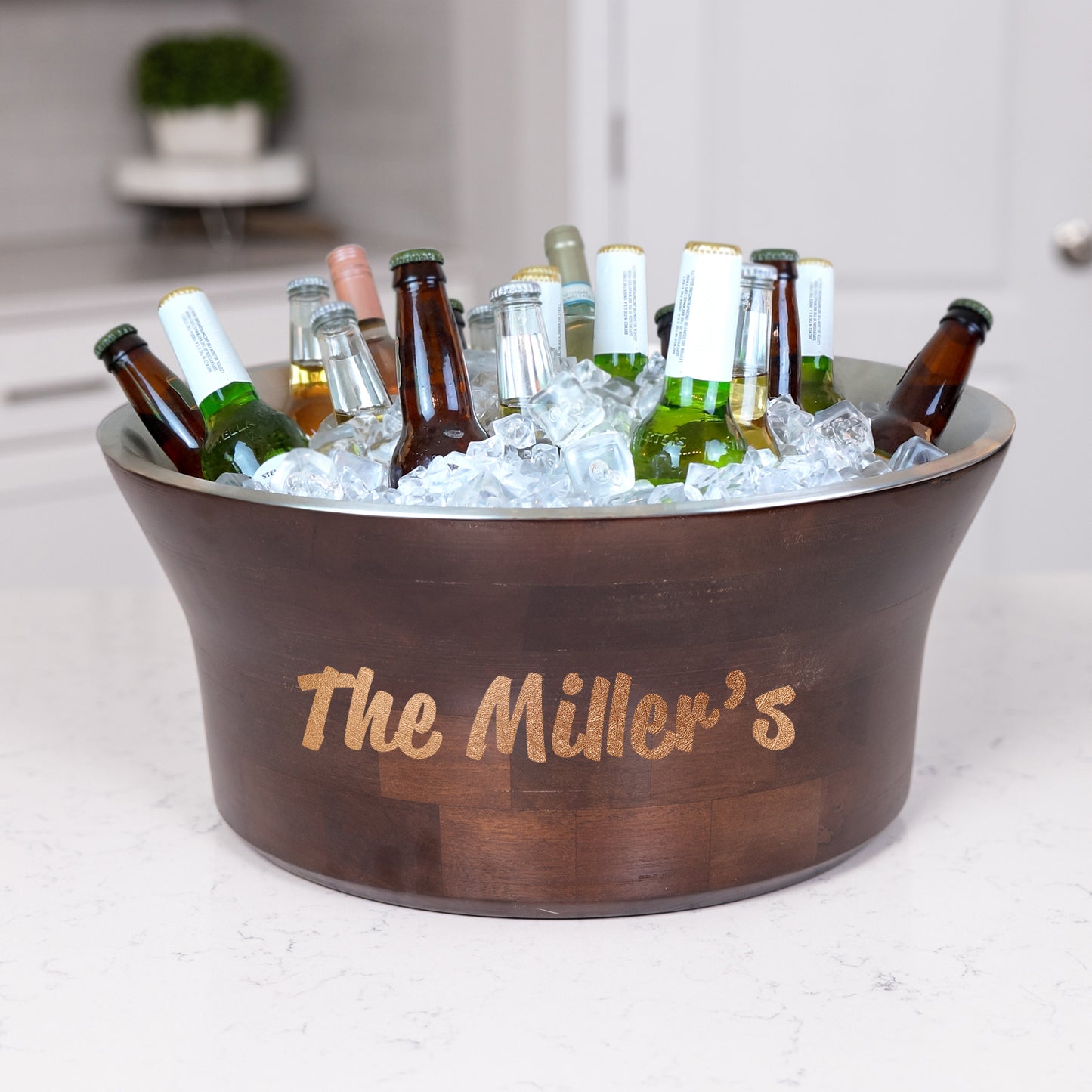 Large party tub insulated , double walled, and personalized.  Holds beer, wine, champagne and other drinks with ice when serving drinks to party guests. Includes a stainless steel interior and a mango wood exterior.  Perfect use for the kitchen, dining room or home bar.  100% leak proof = absolutely no leaking for a mess free party